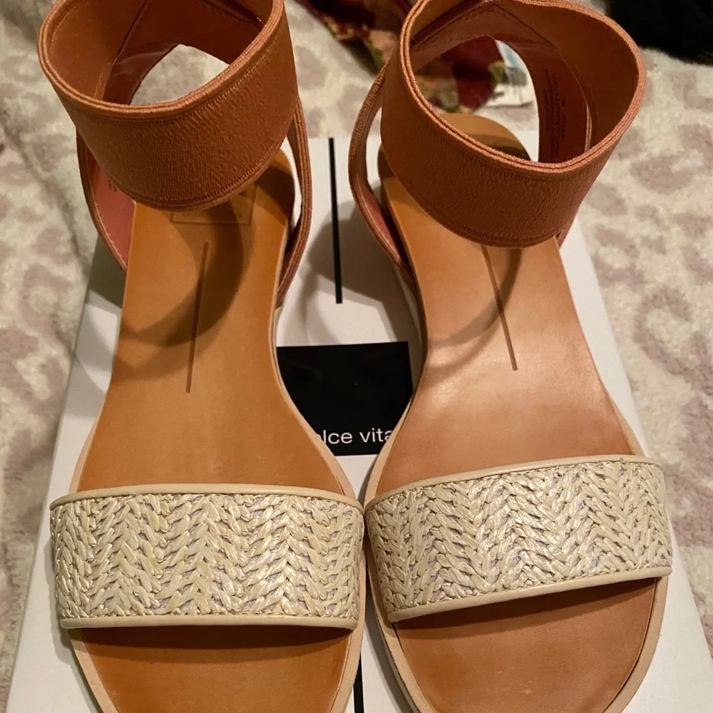 Dolce Vita Vivian Sandals - Picture 2 of 6